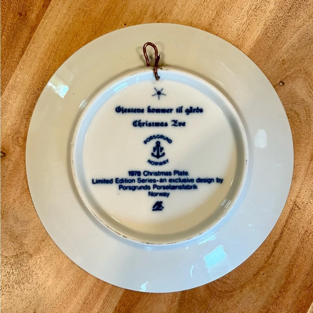 Vintage Portsgrund Christmas Blue and White Decorative Plate - Picture 2 of 2